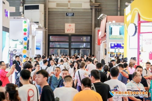 人流如潮星聚上海 第116屆中國日用百貨商品交易會盛大開幕，日用百貨銷售前景廣闊