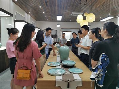以青瓷藝術帶動文化產業(yè) 為美麗集鎮(zhèn)注入新的生機